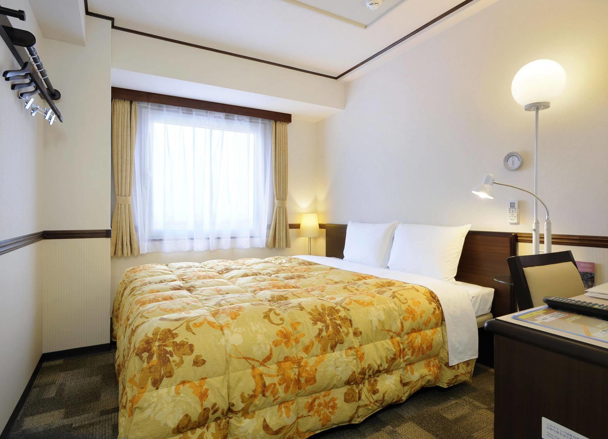 Toyoko Inn Sendai Nishi-guchi Hirose-dori Esterno foto